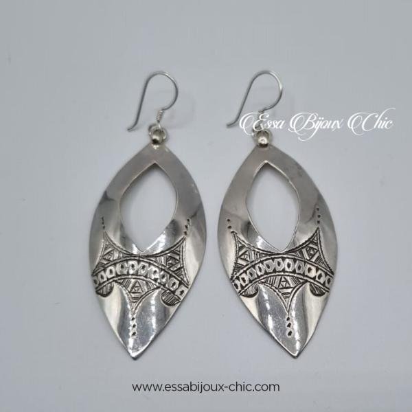 Boucles d’oreille en argent, gravures s motifs maghrébins.