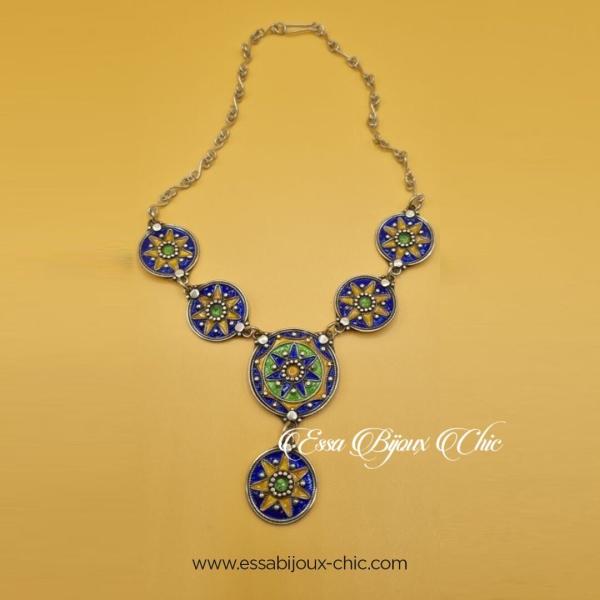 Collier ajustable en argent et émail vert, jaune et bleu Mogador monté sur chaîne en argent