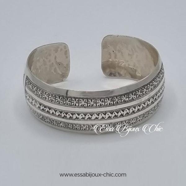 Bracelet ajustable en argent avec gravure d’inspiration Dag Souiri