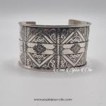 Bracelet large ajustable en argent avec gravure type Dag Souiri