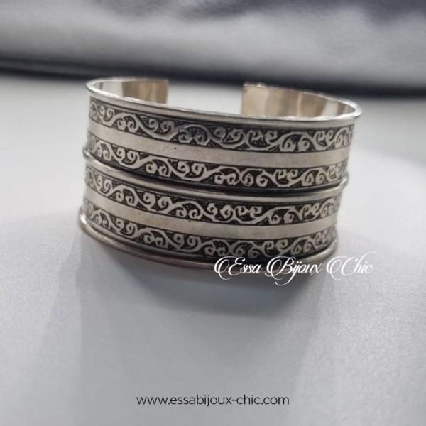 Bracelet large, ajustable, en argent avec ornementation florale de style Dag Souiri