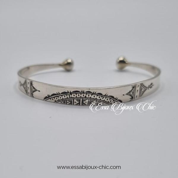 Bracelet Large Ajustable avec Gravure Maghrébine – Artisanat Unique d'Essaouira | Essa Bijoux Chic